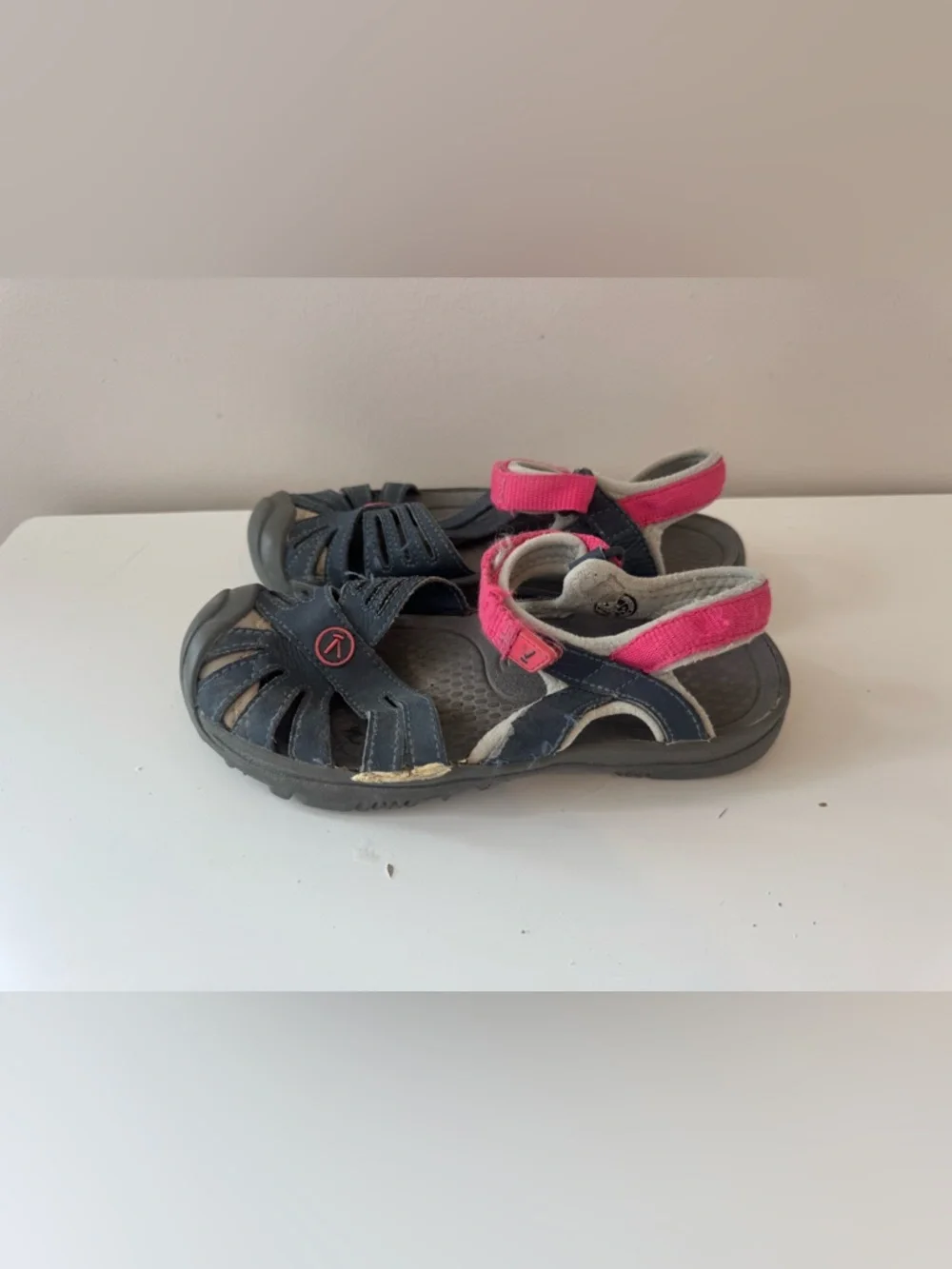 KEEN Sz 1 Girls Youth Kids Rose Midnight Sandals Outdoor Hiking Water Pink Blue - Picture 4 of 8
